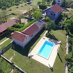 Agrotourism Galic Krka 3*