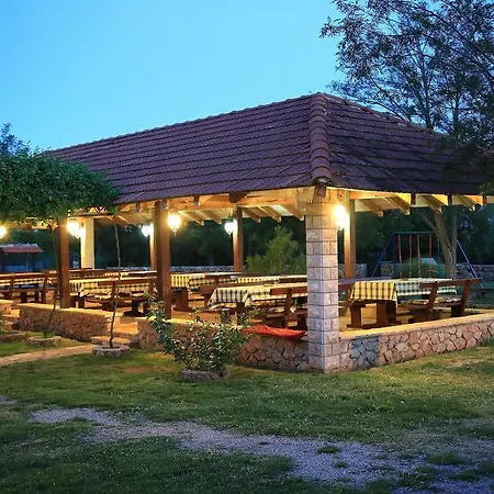 科尔卡加里克农业旅游旅馆 3* Drinovci